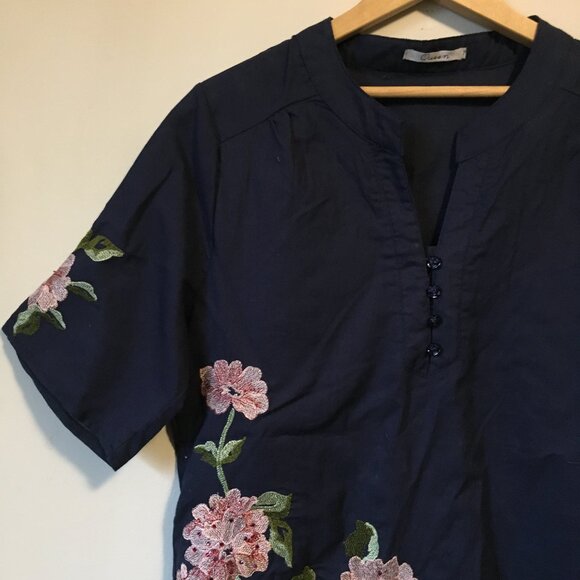 Queen Tunic Floral Embroidered Rhinestone & Rose Buttons Top - Picture 3 of 16